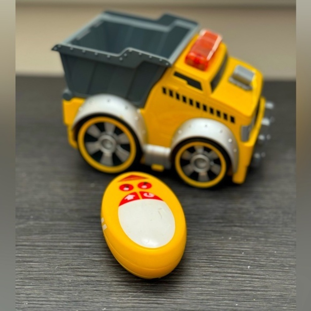 Maisto Tech Junior RC Remote Control Construction Vehicle Truck